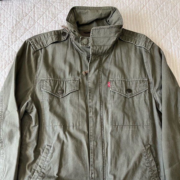 Men’s Levi’s Jacket. Army Green. Size M.